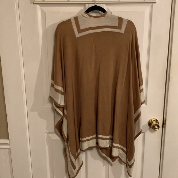 Lauren Ralph Lauren Jetsetter Cape Camel/Ivory One Size Wrap - Picture 2 of 7